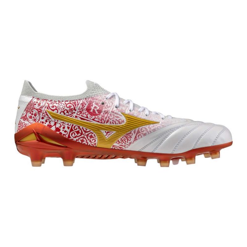 セルヒオ・ラモス選手着用の限定モデル 「MORELIA NEO III SR4